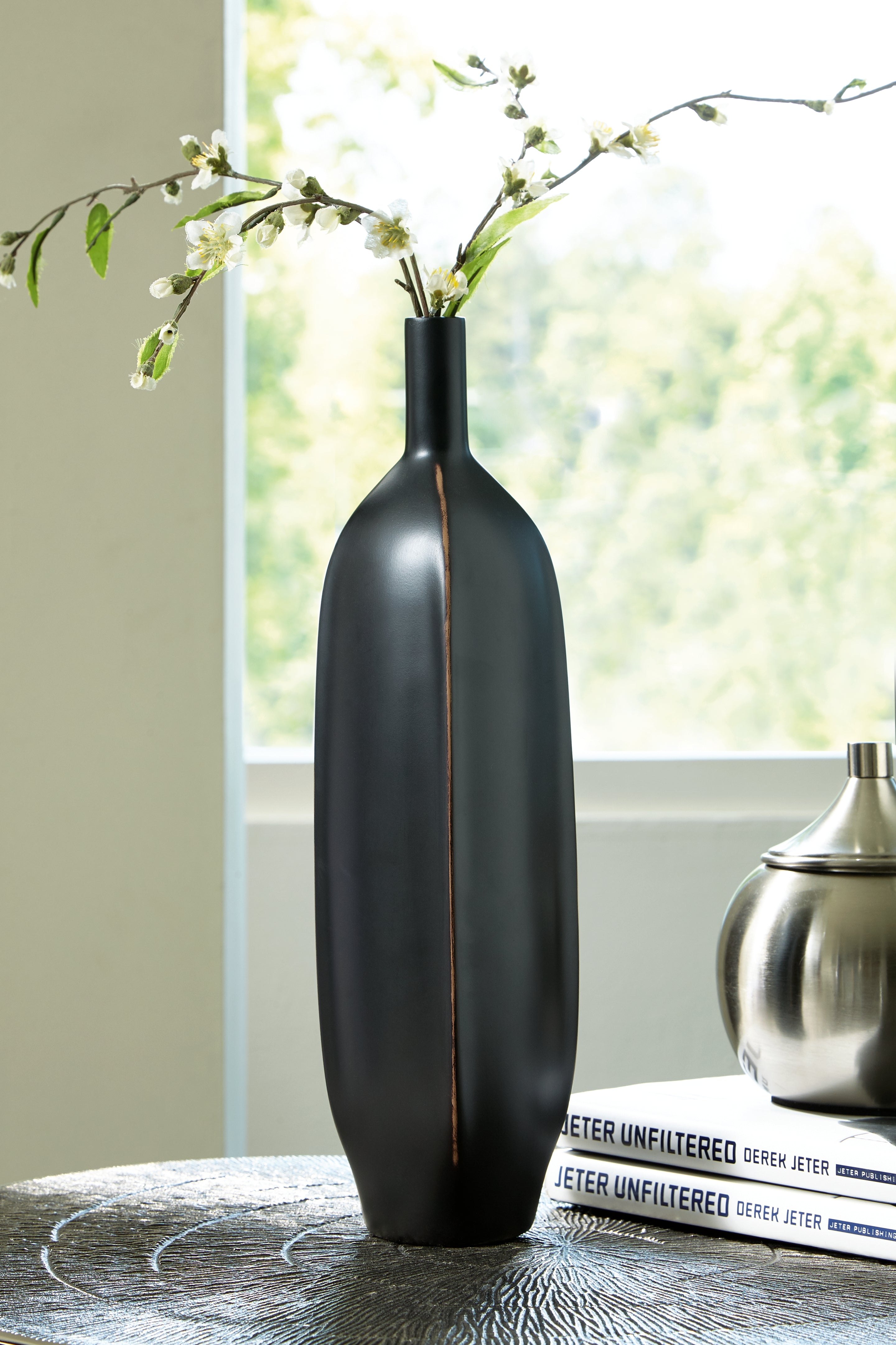 Coral Furniture - Ashley Furniture - Rhaveney Vase - Vase (3/CS) / Black - A2000552
