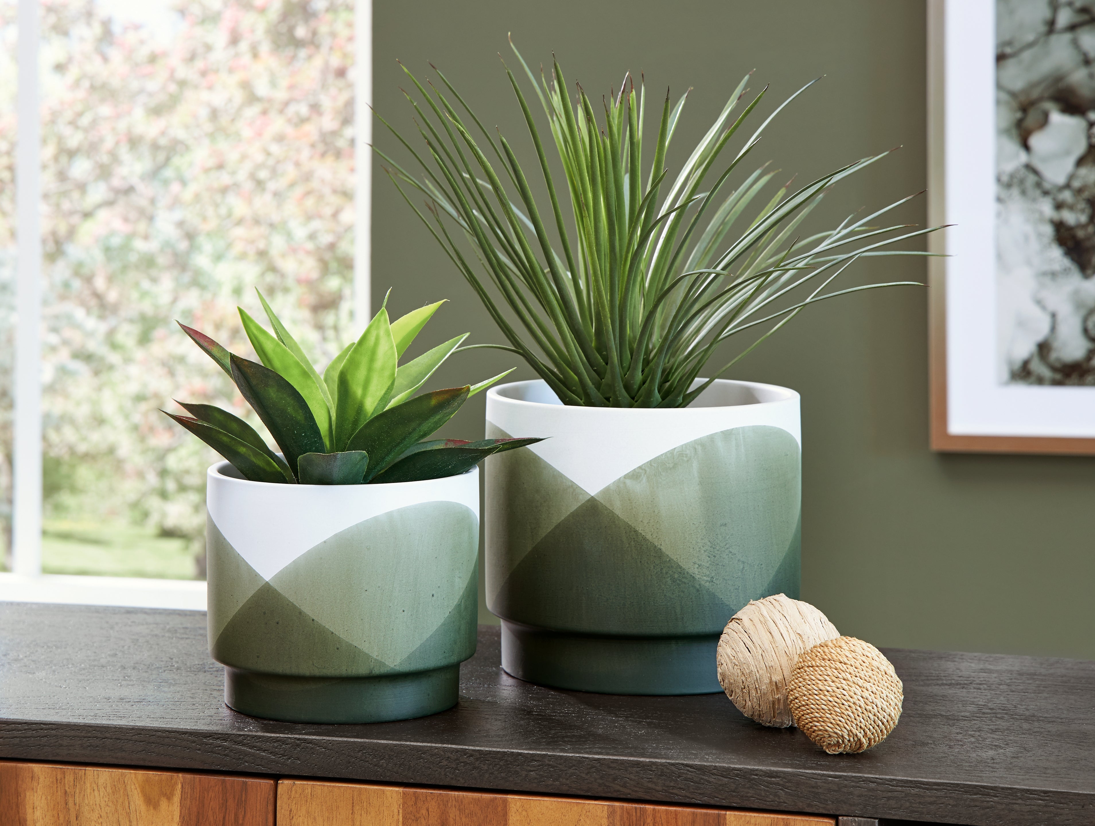 Coral Furniture - Ashley Furniture - Ardenridge Planter (Set of 2) - Planter Set (Set of 2) / Green/White - A2000579