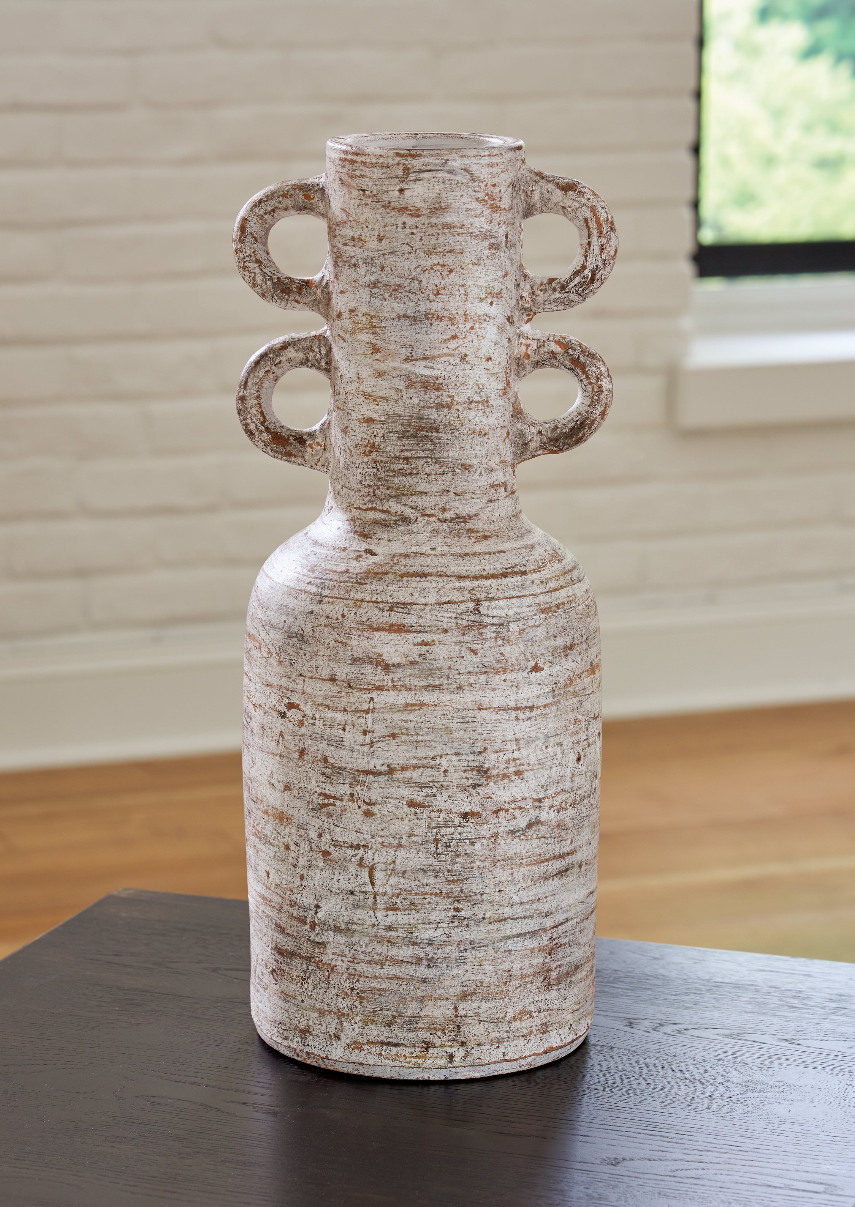 Coral Furniture - Ashley Furniture - Wellbridge Vase - Vase / Distressed White - A2000609