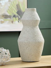 Coral Furniture - Ashley Furniture - Dawthorne Vase - Vase / Cream - A2000850