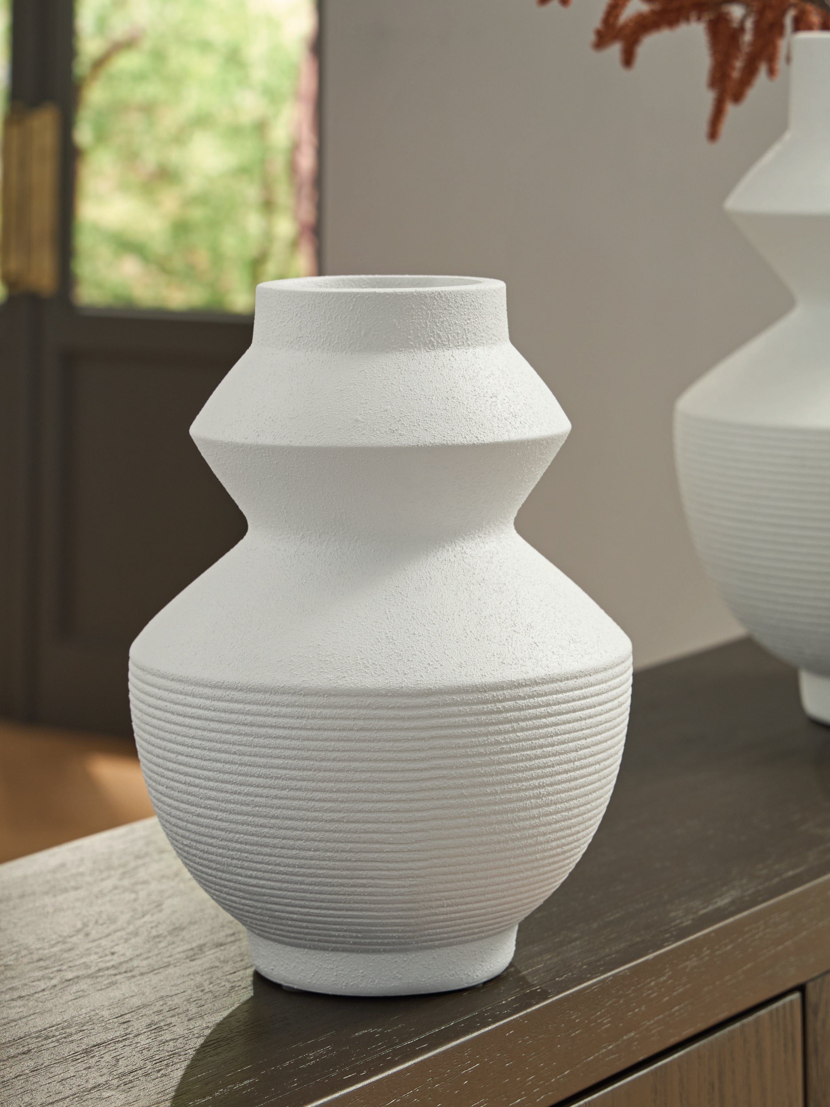 Coral Furniture - Ashley Furniture - Naveen Vase - Vase / White - A2000870