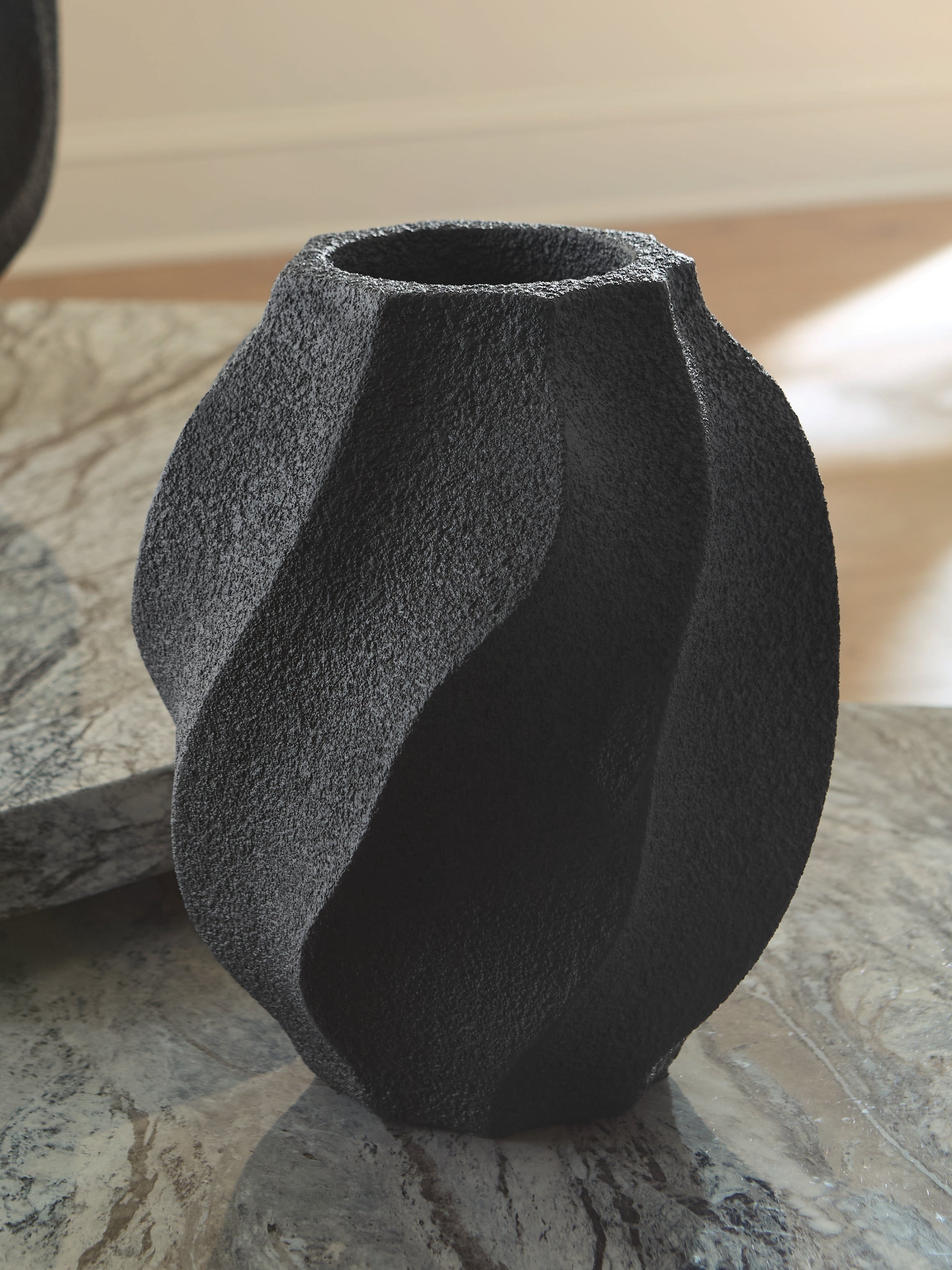Coral Furniture - Ashley Furniture - Judworth Vase - Vase / Black - A2000875
