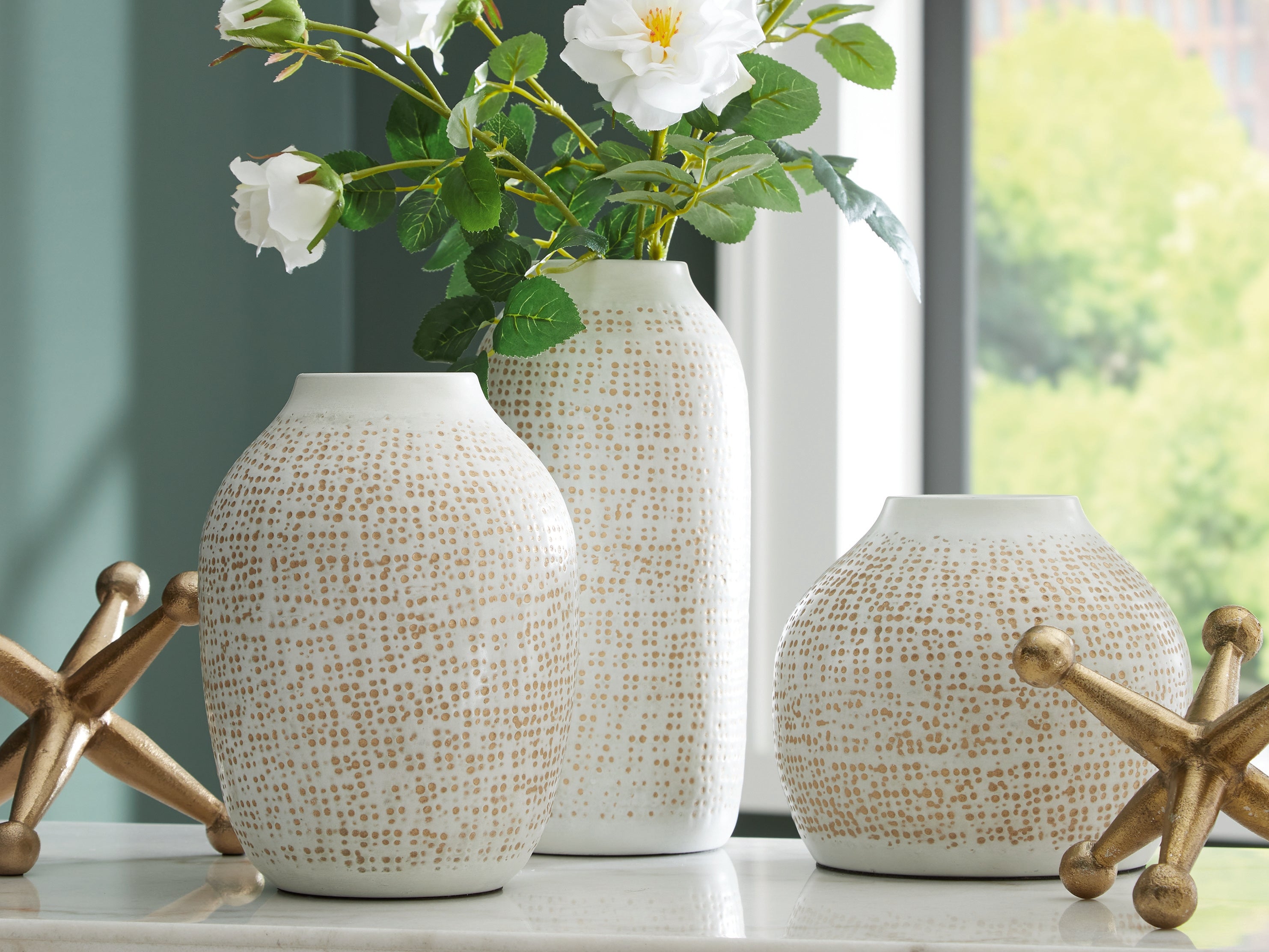 Coral Furniture - Ashley Furniture - Vinburn Accessory Set (Set of 5) - Accessory Set (5/CN) / White/Gold Finish - A2C00213