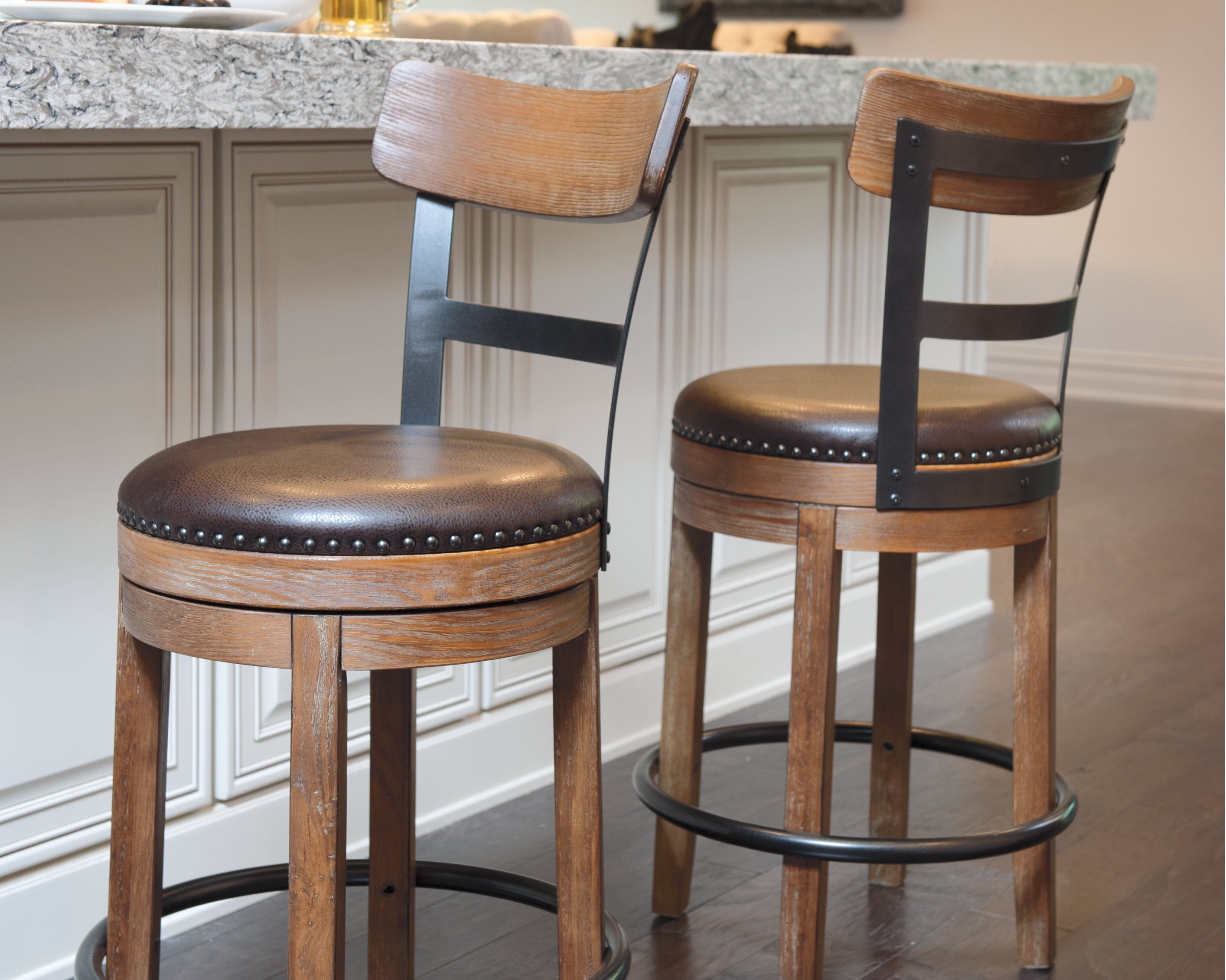 Coral Furniture - Ashley Furniture - Pinnadel Dining Room - Bar Height Bar Stool (Set of 2) / Grayish Brown - D542-130X2