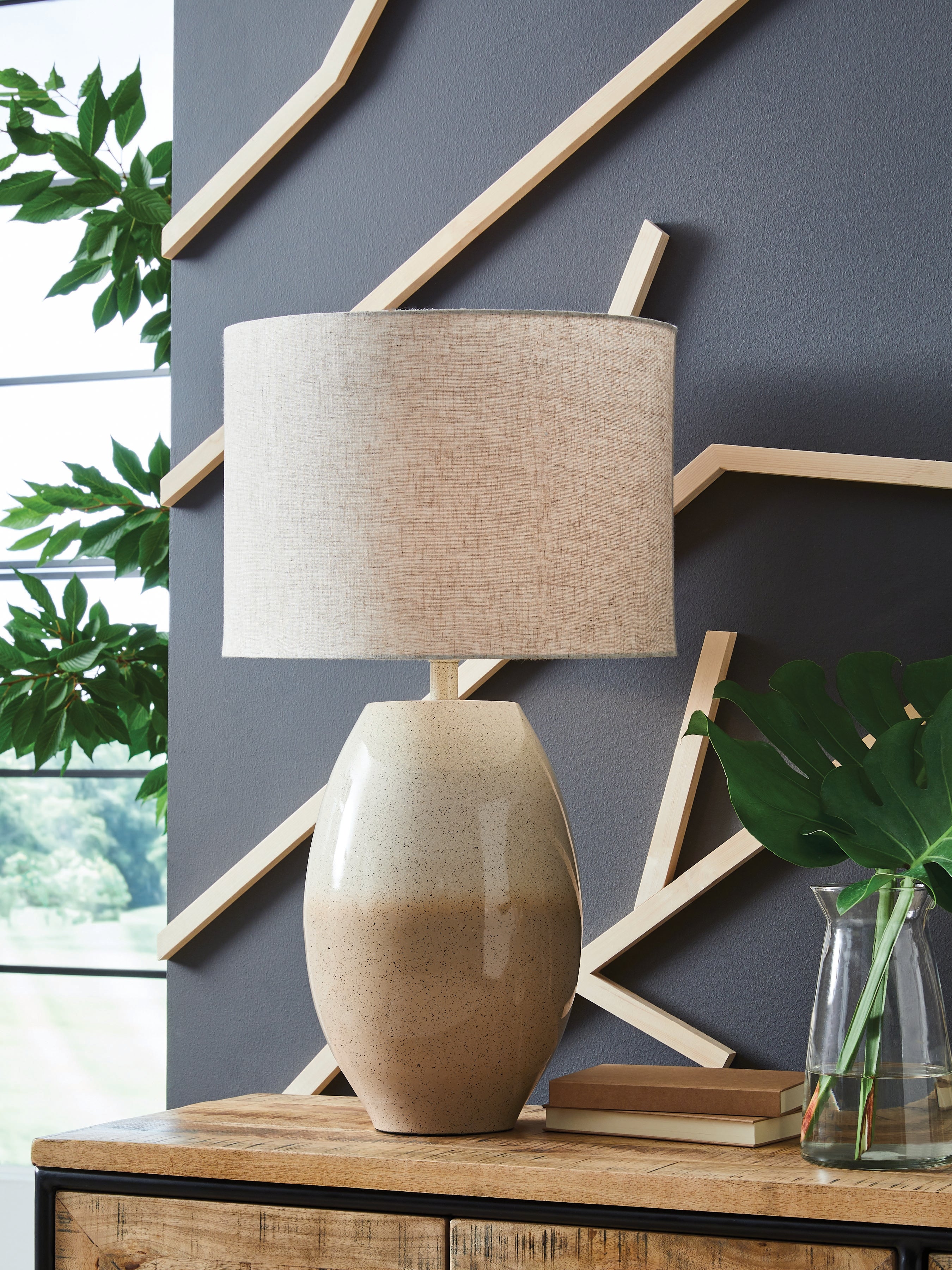 Coral Furniture - Ashley Furniture - Linas Lighting - Metal Table Lamp (1/CN) / Cream/Beige - L207594