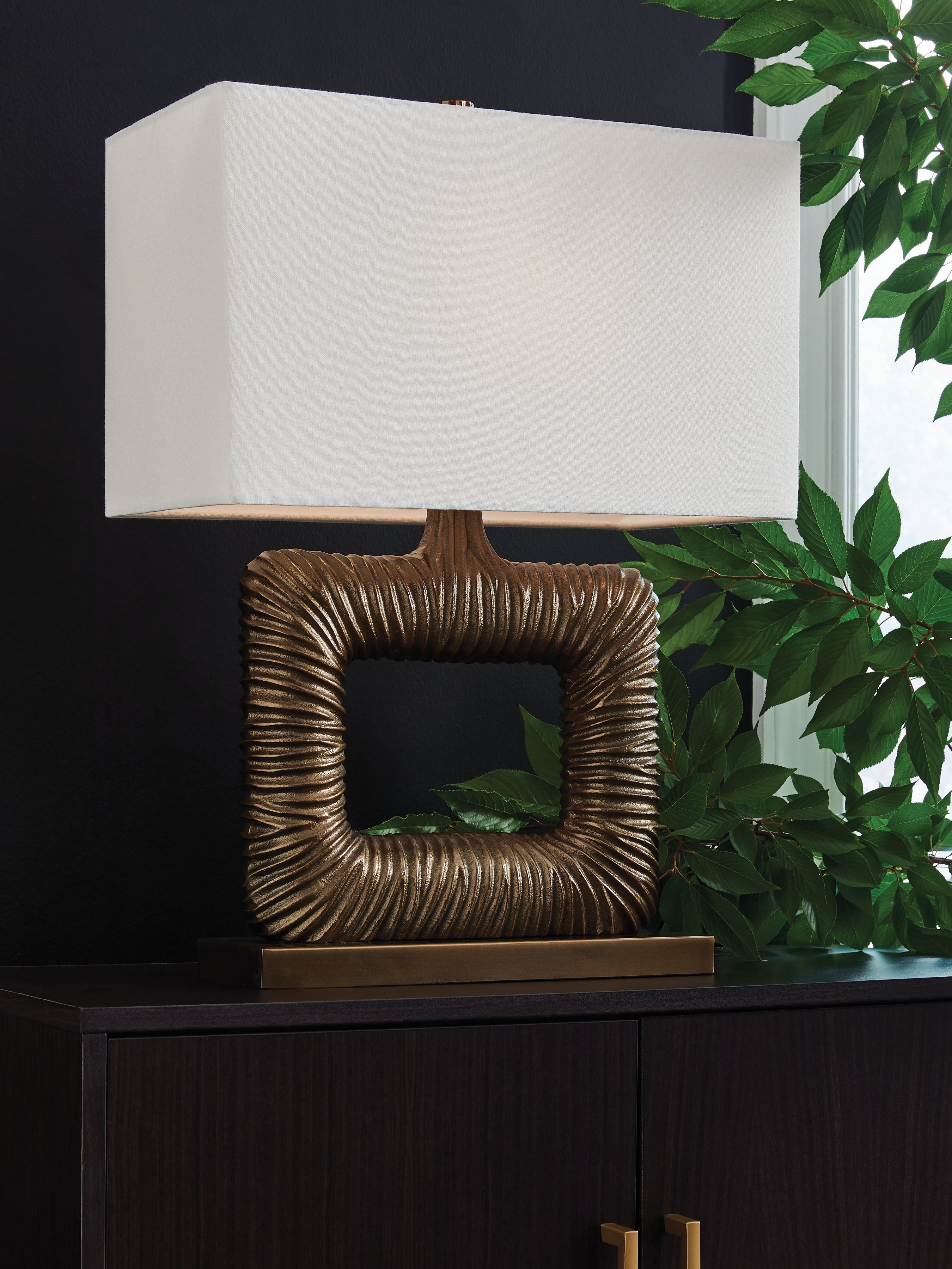 Coral Furniture - Ashley Furniture - Garronby Lighting - Metal Table Lamp (1/CN) / Antique Brass Finish - L207604