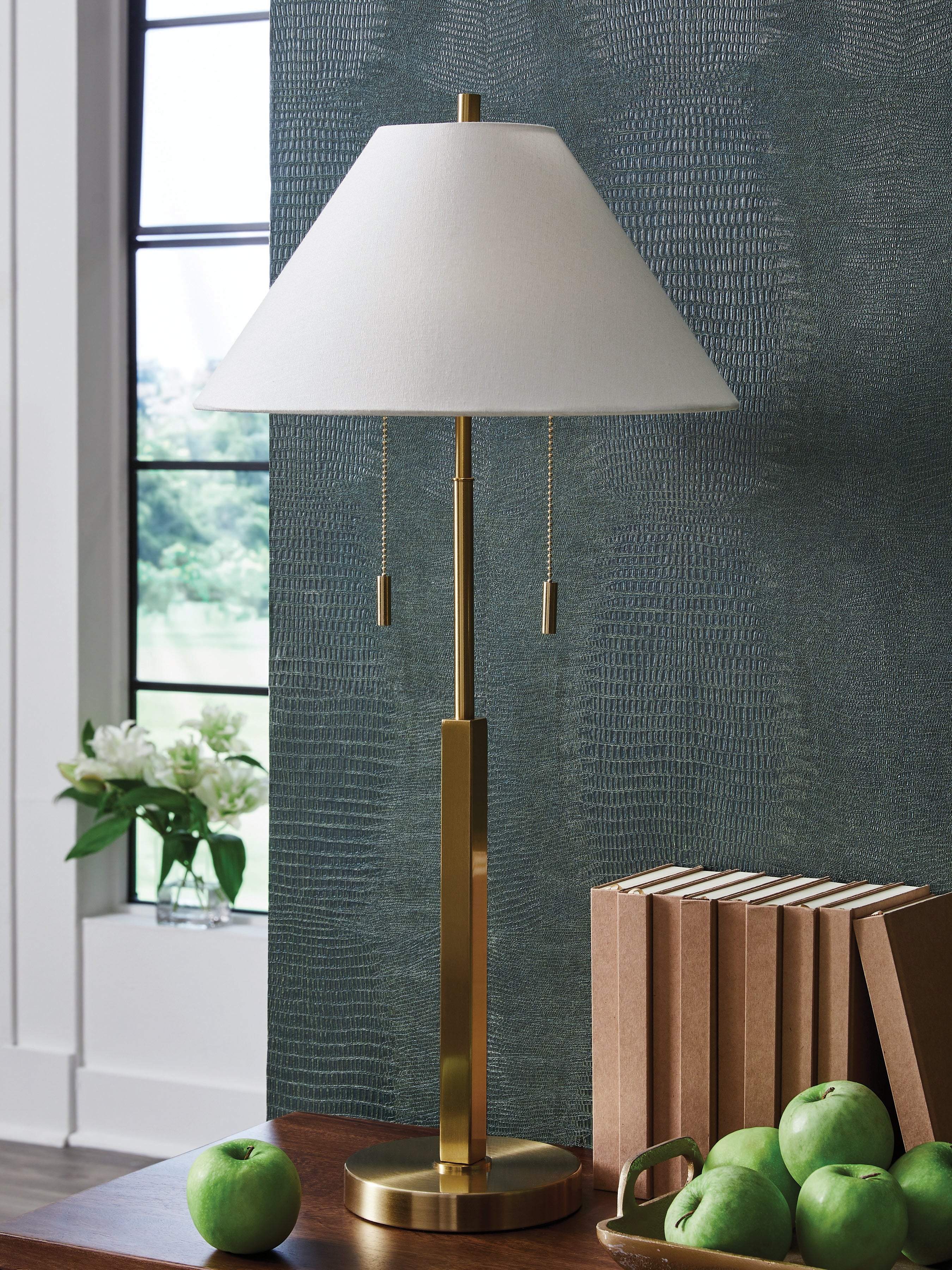Coral Furniture - Ashley Furniture - Haigwood Lighting - Metal Floor Lamp (1/CN) / Gold Finish - L208471