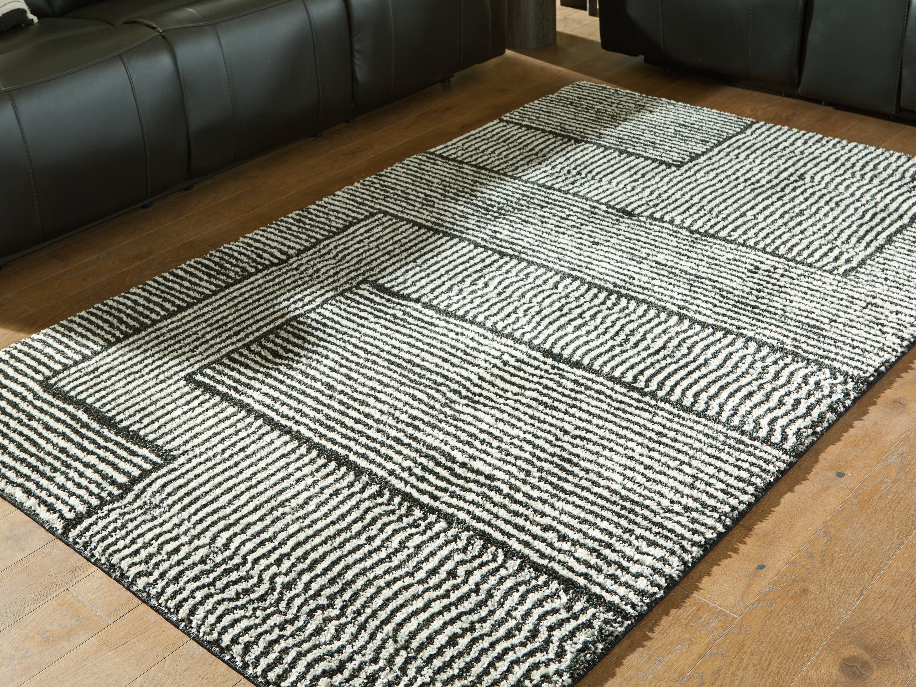 Coral Furniture - Ashley Furniture - Kurtmen Rug - 7'10" x 9'10" Area Rug / Black/Ivory - R407591
