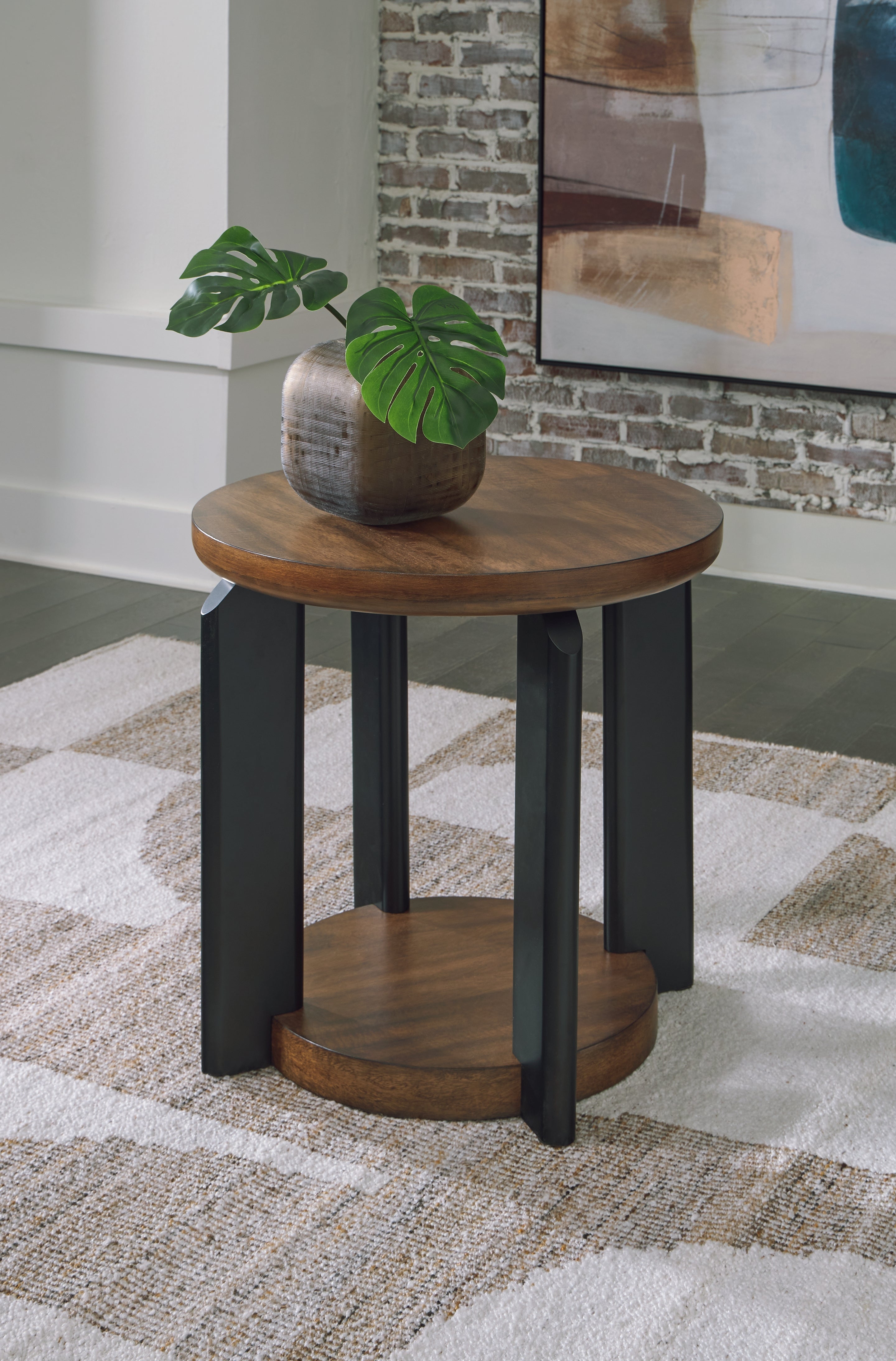 Coral Furniture - Ashley Furniture - Kraeburn End Table - Round End Table / Brown/Black - T624-6