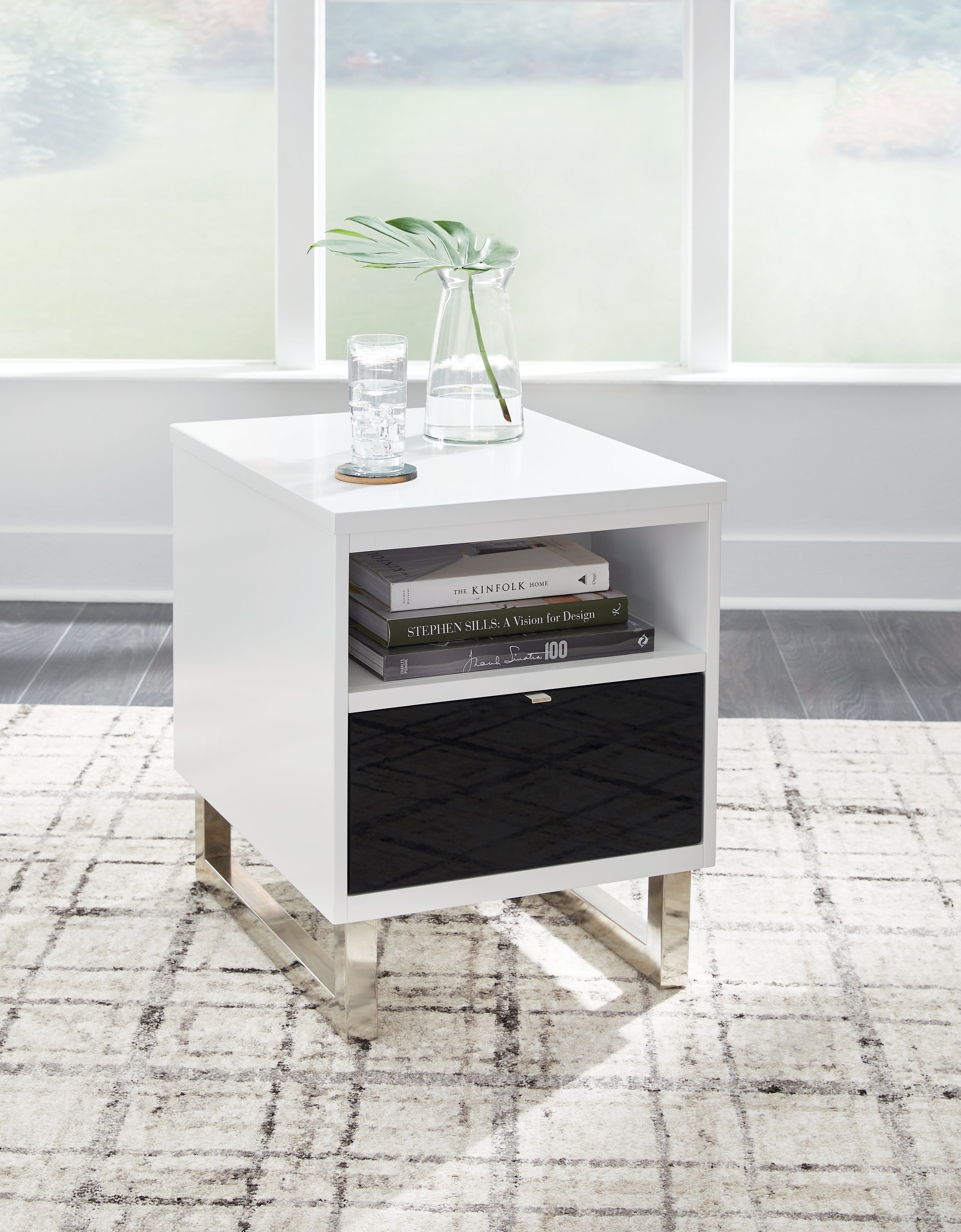 Coral Furniture - Ashley Furniture - Gardoni Chairside End Table - Chair Side End Table / White/Black - T756-7