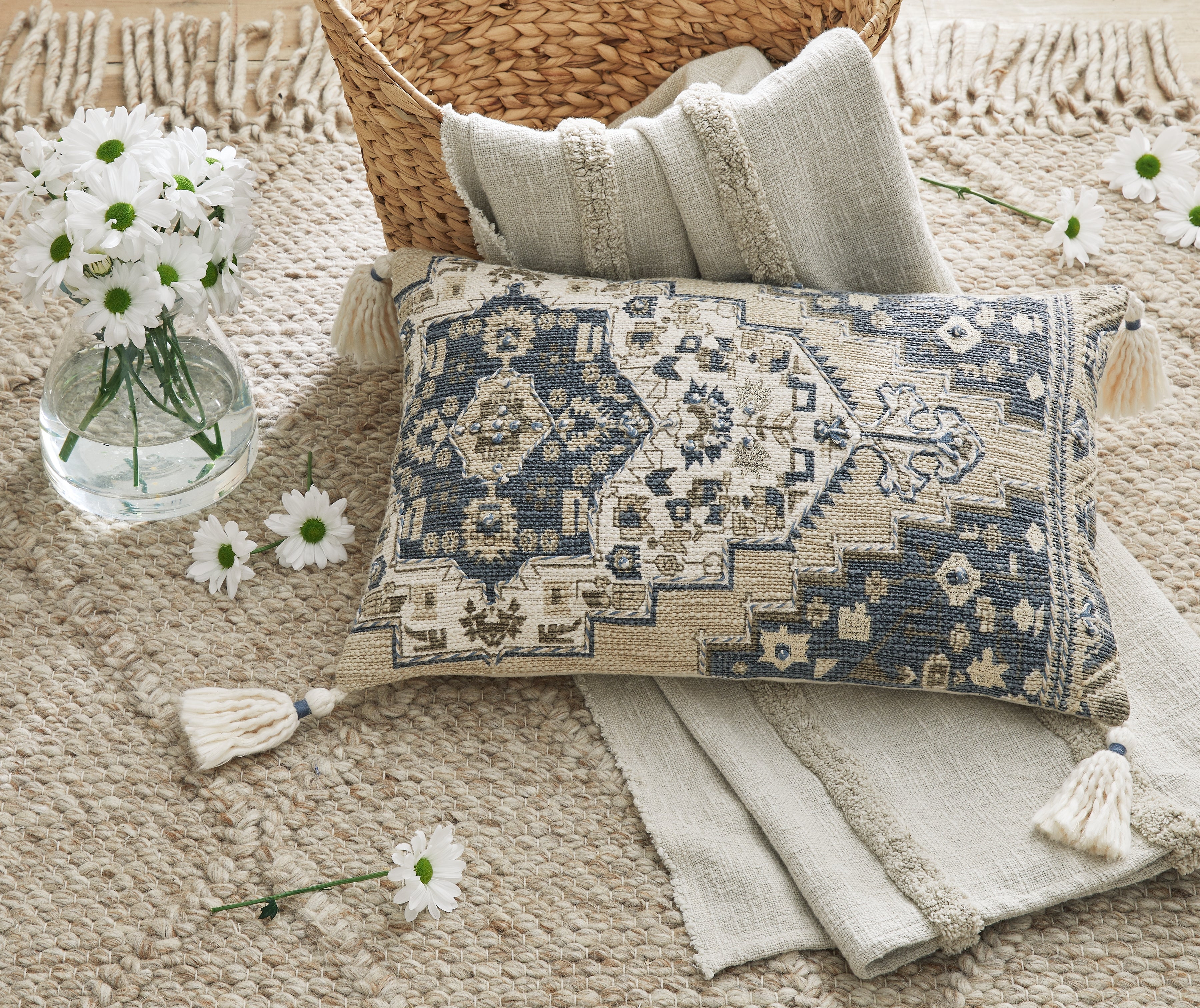 Coral Furniture - Ashley Furniture - Winbury Pillows - Pillow / Blue/Tan/White - A1001035P