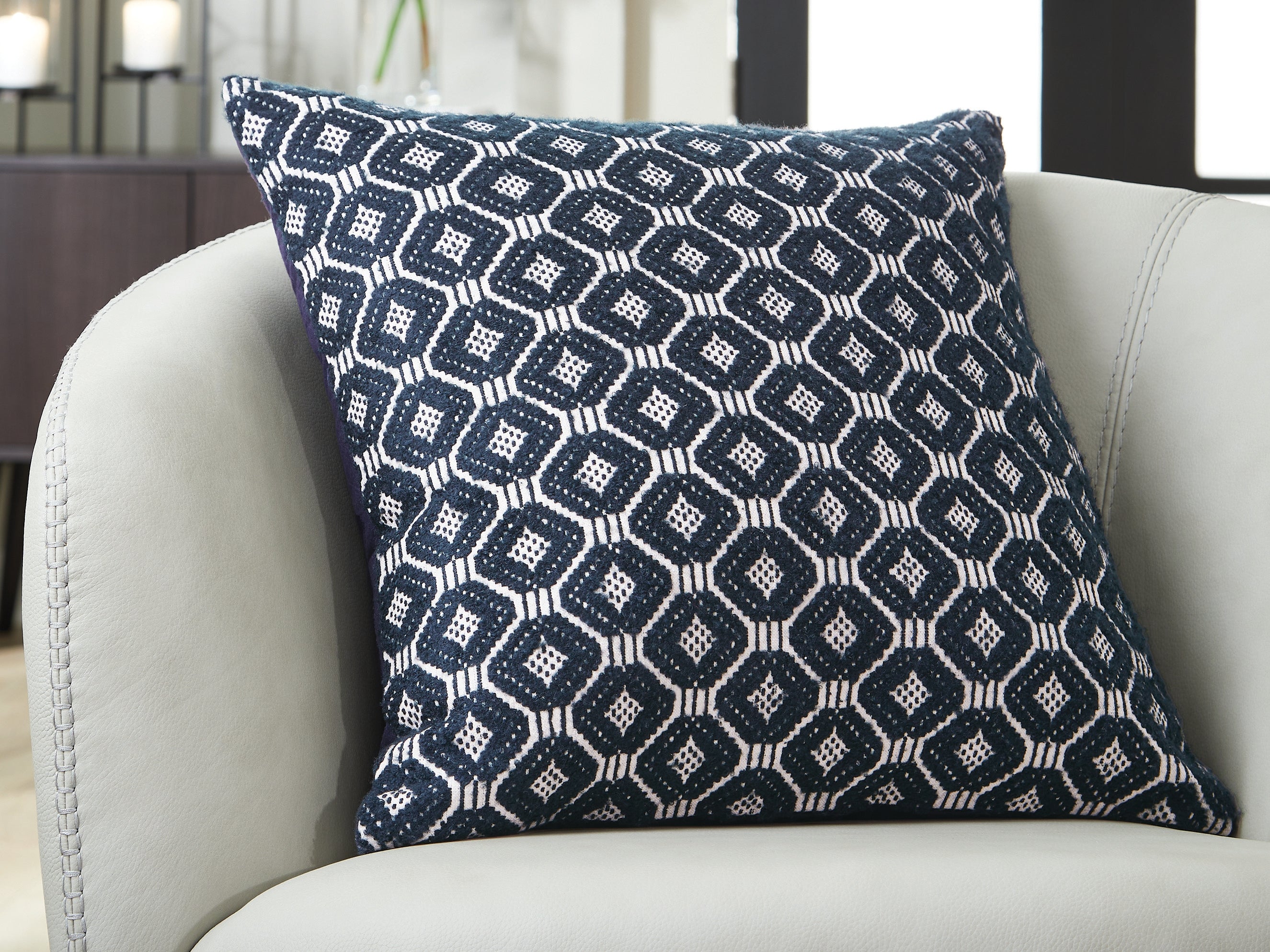 Coral Furniture - Ashley Furniture - Abra Pillows - Pillow (4/CS) / Black/Ivory - A1001109