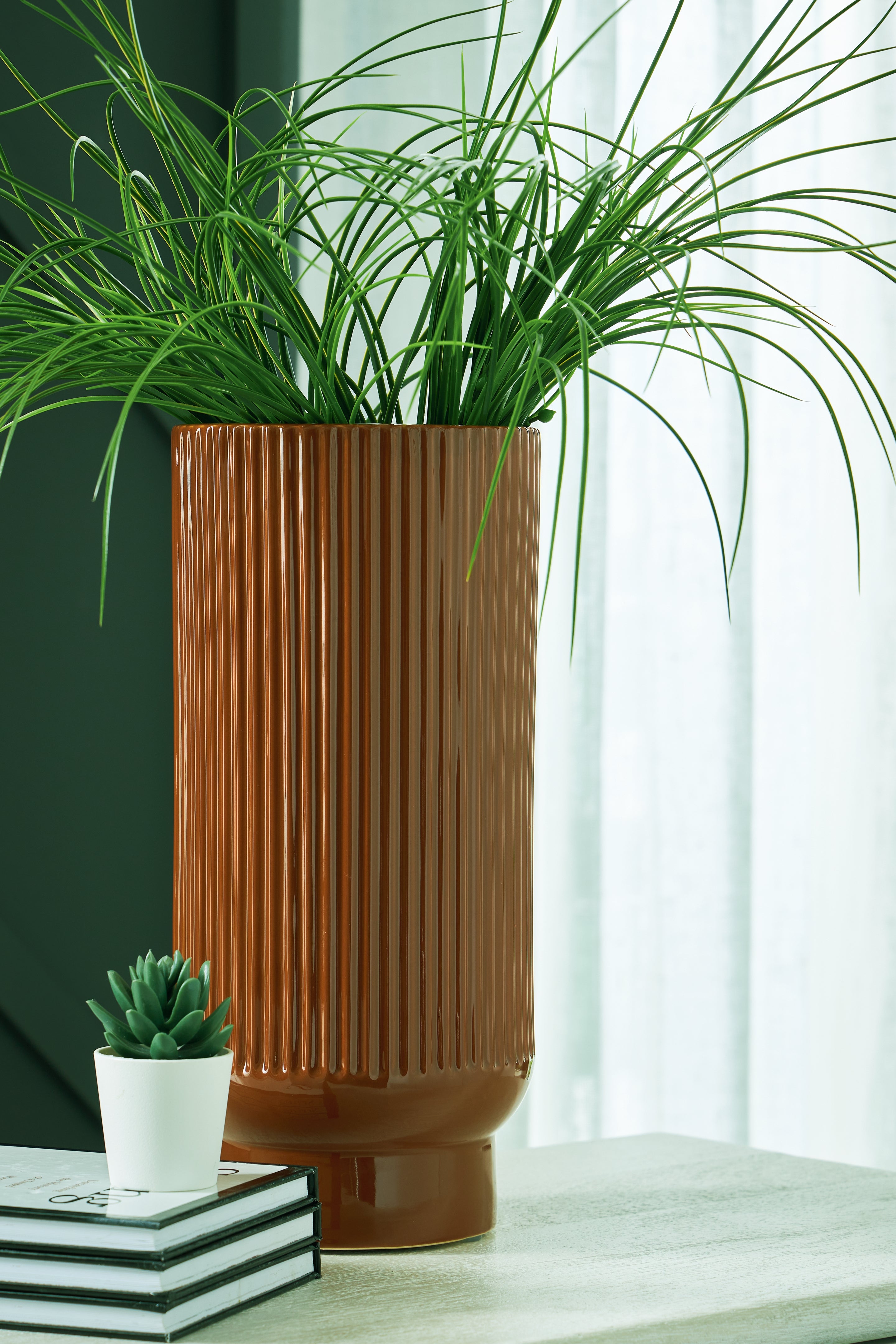 Coral Furniture - Ashley Furniture - Avalyah Vase - Vase (2/CS) / Burnt Umber - A2900023