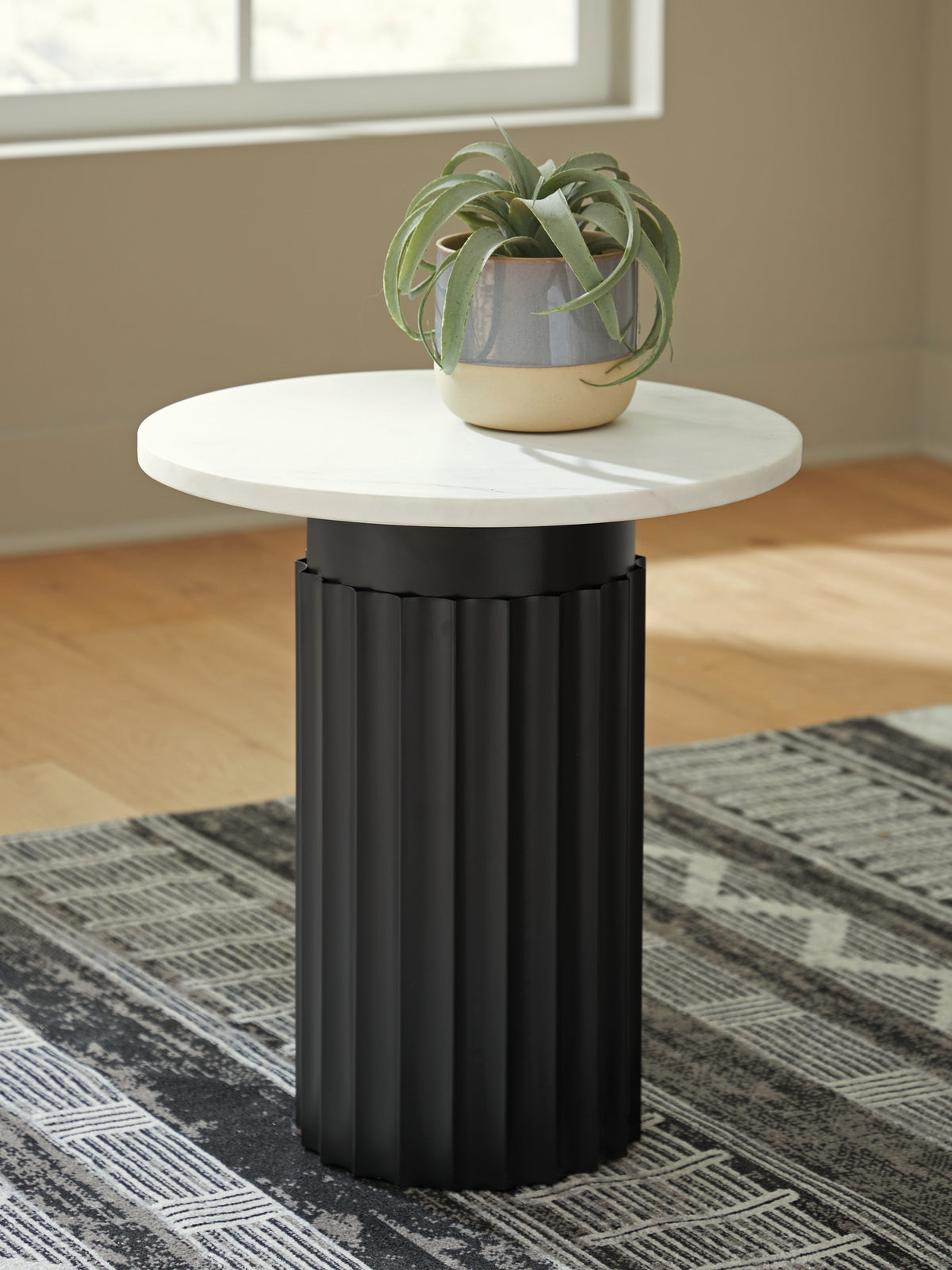 Coral Furniture - Ashley Furniture - Wainstone Accent Table - Accent Table / Black/White - A4000724