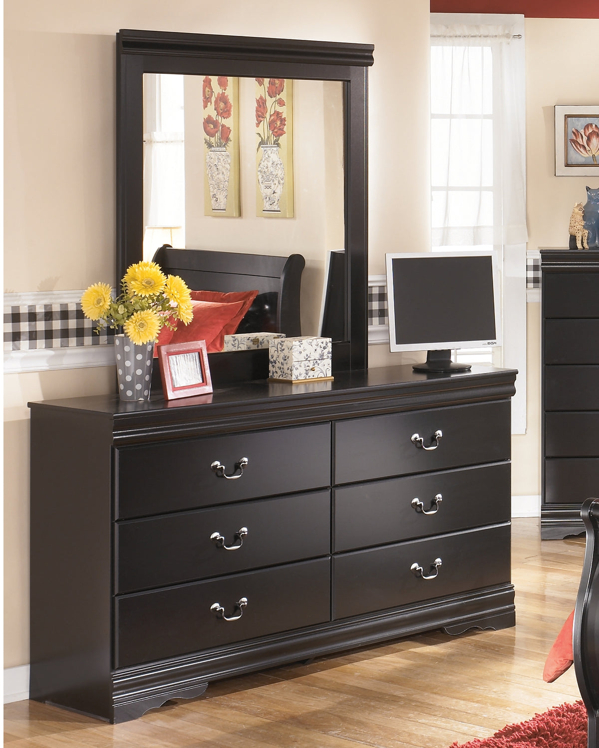 Coral Furniture - Ashley Furniture - Huey Vineyard Bedroom - Dresser and Mirror / Black - B128B1