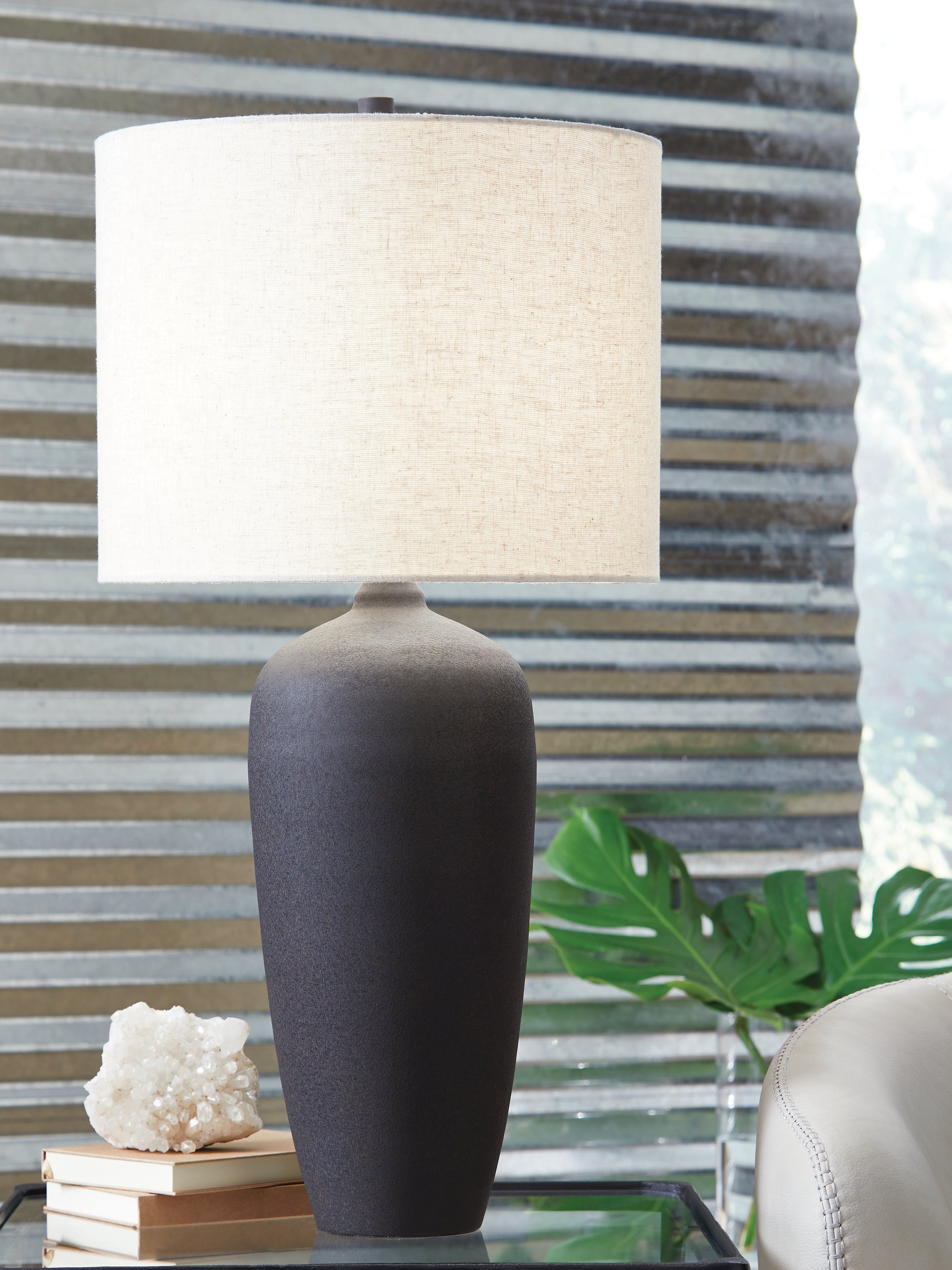Coral Furniture - Ashley Furniture - Ryenburg Lighting - Metal Table Lamp (1/CN) / Black - L207584