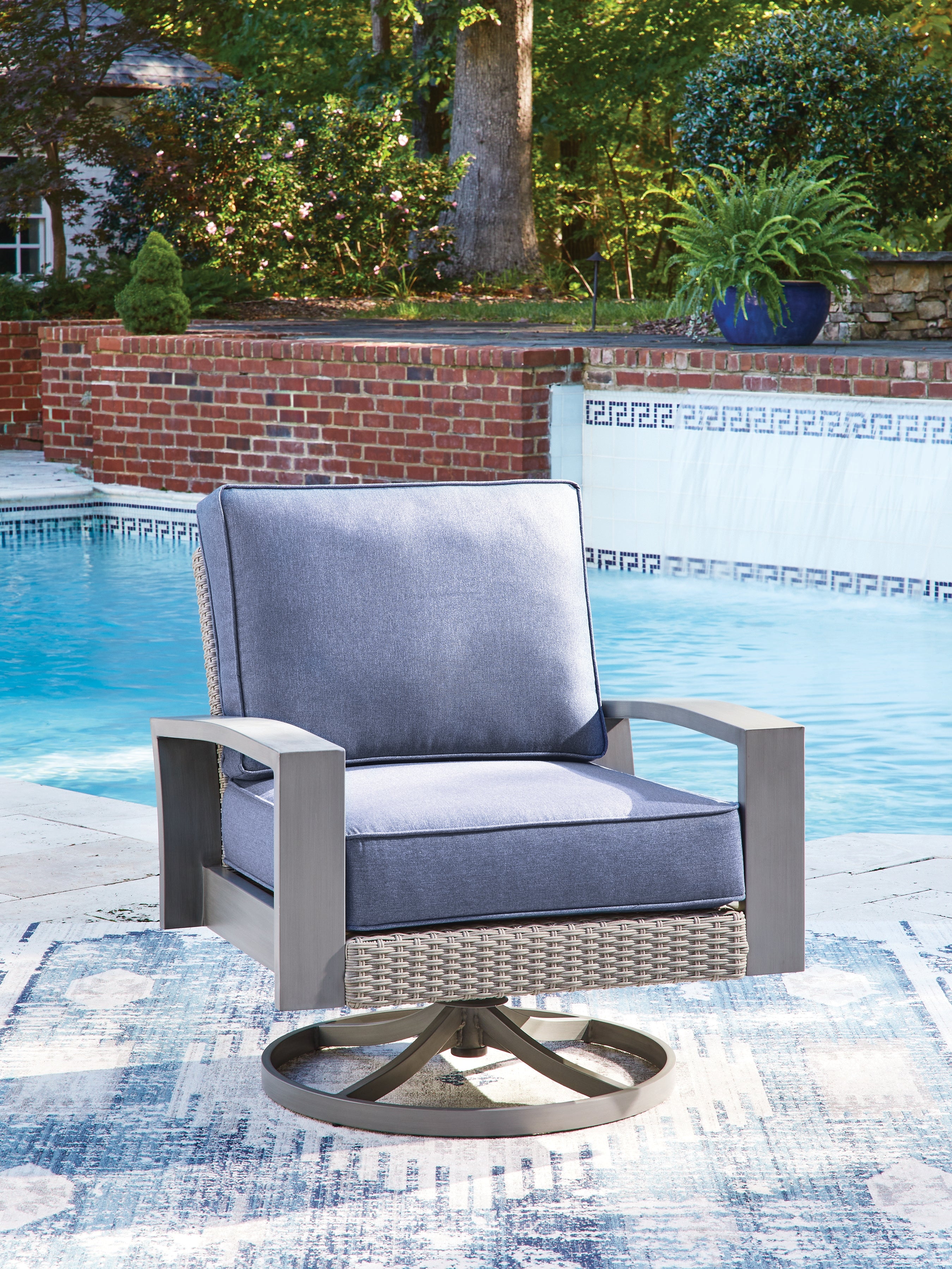 Coral Furniture - Ashley Furniture - Half Moon Beach Outdoor - Swivel Lounge w/ Cushion / Blue/Gray - PCP418-821