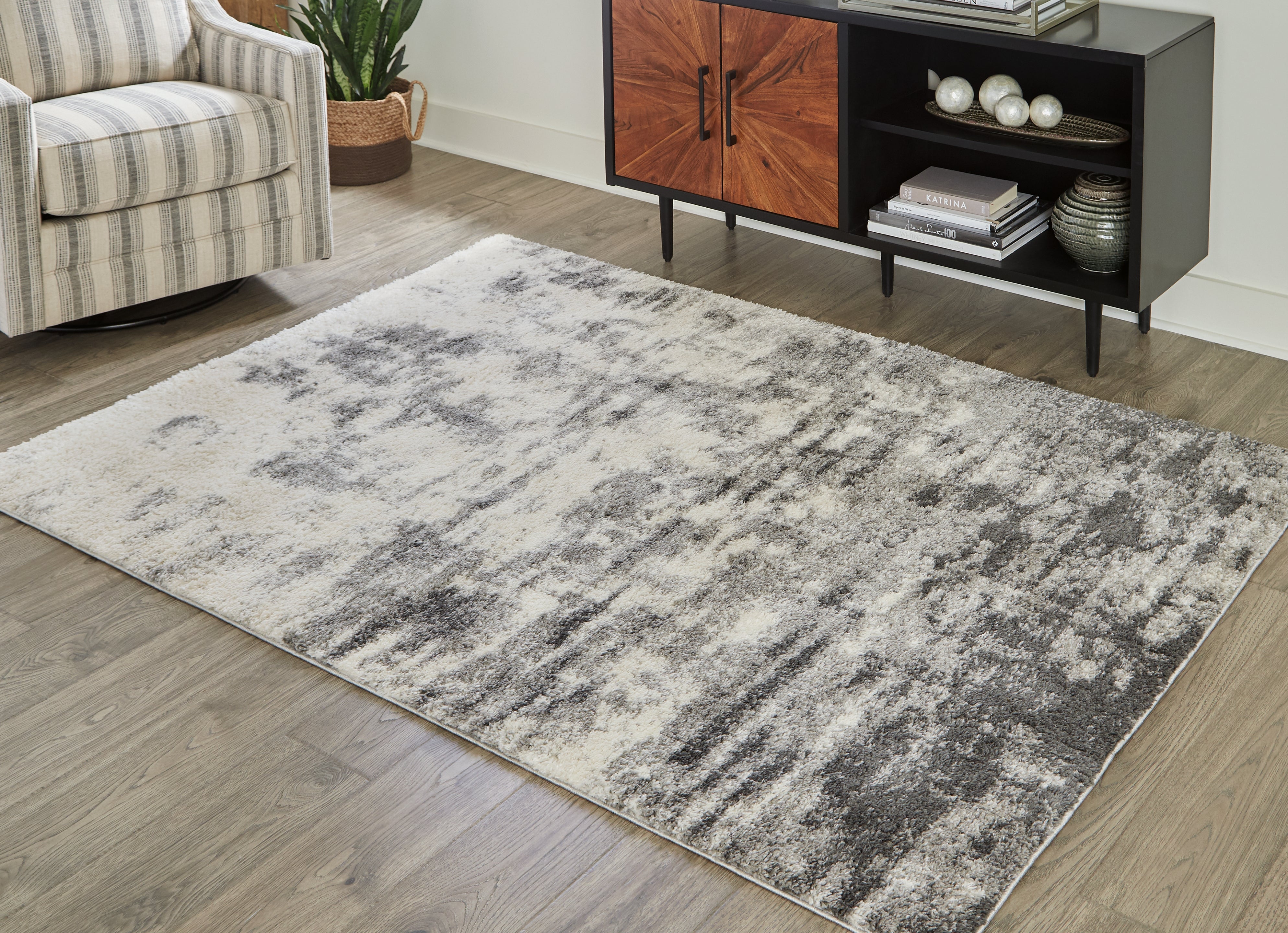 Coral Furniture - Ashley Furniture - Gerdie Rug - 7'10" x 10' Rug / Cream/Gray - R404991