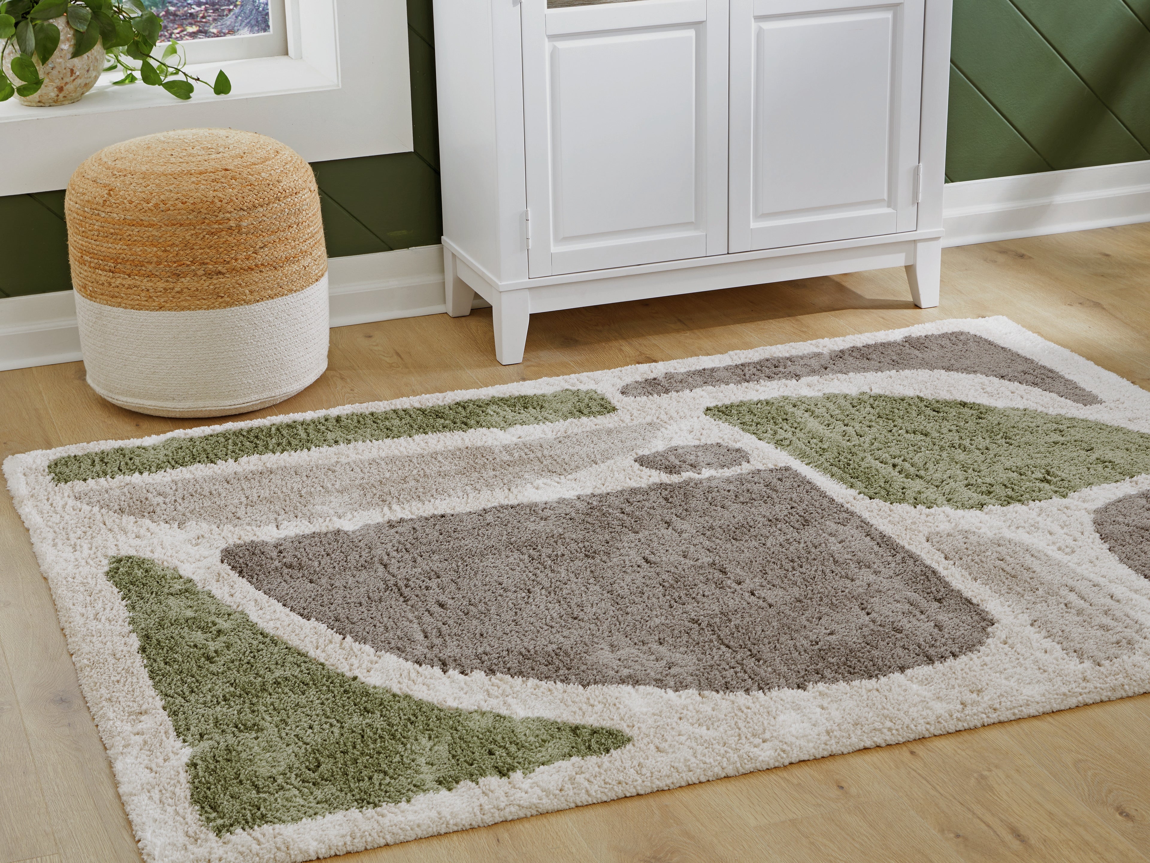Coral Furniture - Ashley Furniture - Anburgh Rug - Medium Rug / Green/Gray/Ivory - R407352