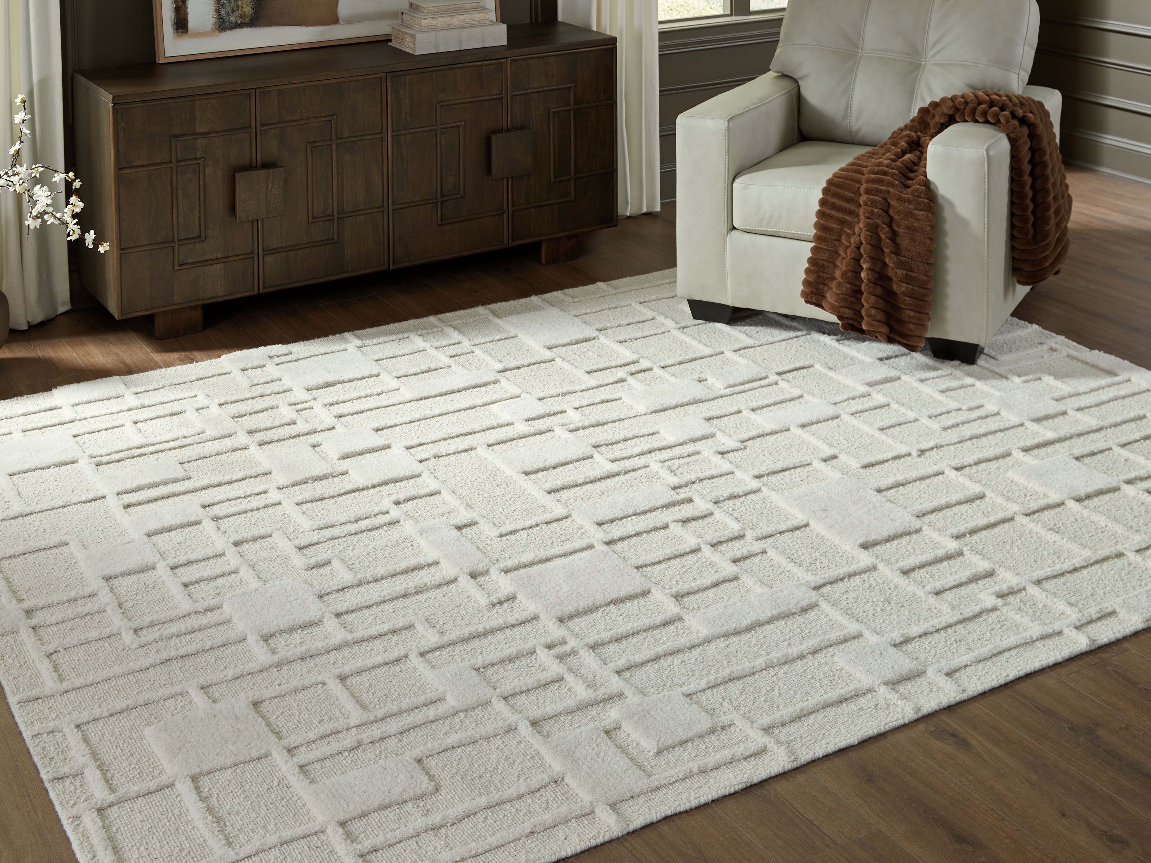 Coral Furniture - Ashley Furniture - Empriss Rug - 7'8" x 10' Area Rug / Ivory - R407621