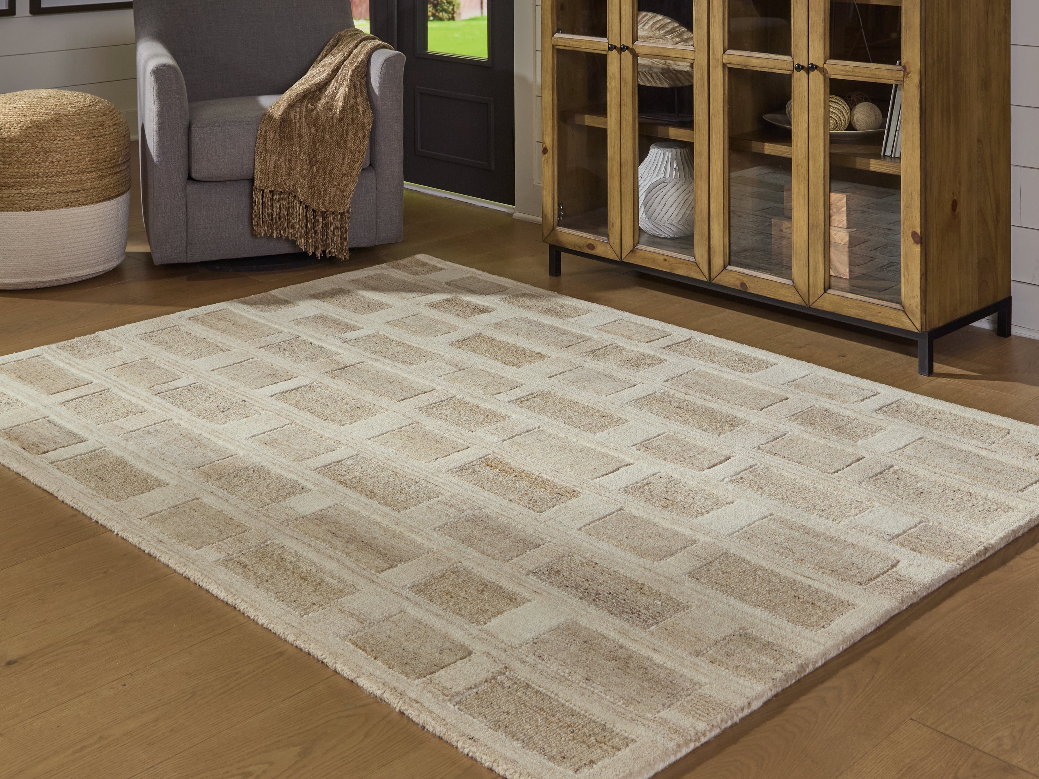 Coral Furniture - Ashley Furniture - Lisgrove Rug - 5' x 7' Area Rug / Tan/Brown/White - R407712